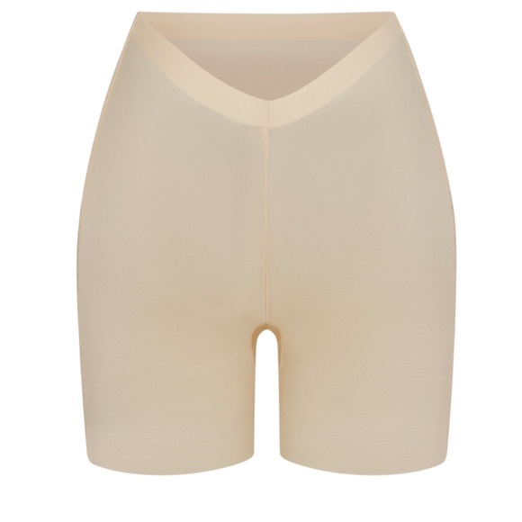 SKIMS Low Back Shapewear Short, M - Picture 1 of 3